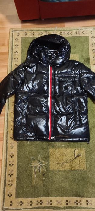 Geaca cu puf rata lucioasa iarna marimea M,L,XL noua model  gluga