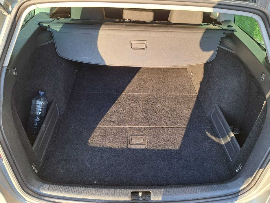 VW Passat B6 1.9 TDI BXE avariată
