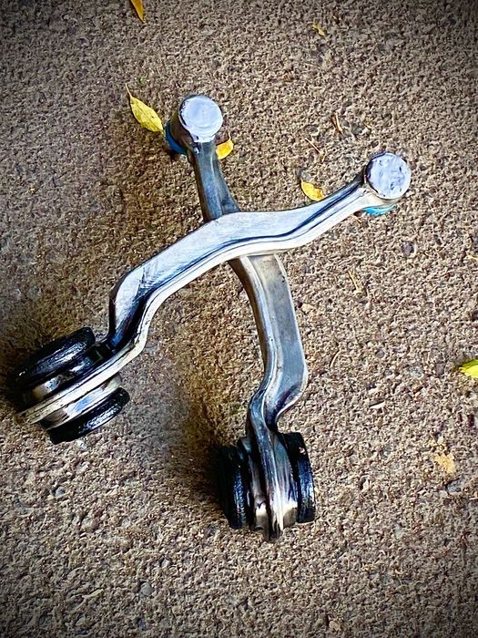 Продаю отрестоврированые рычаги на W211 мерседес