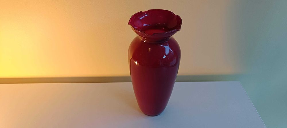 Декоративна стъклена ваза