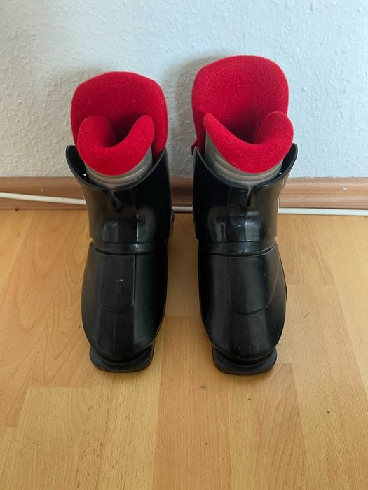 Clapari ski schi Nordica marime EUR:29.5 Mondo:19.5