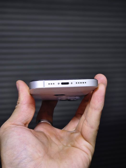 Apple iPhone 13 5G Starlight 256gb 76% Bionic A15 с коробкой идеал