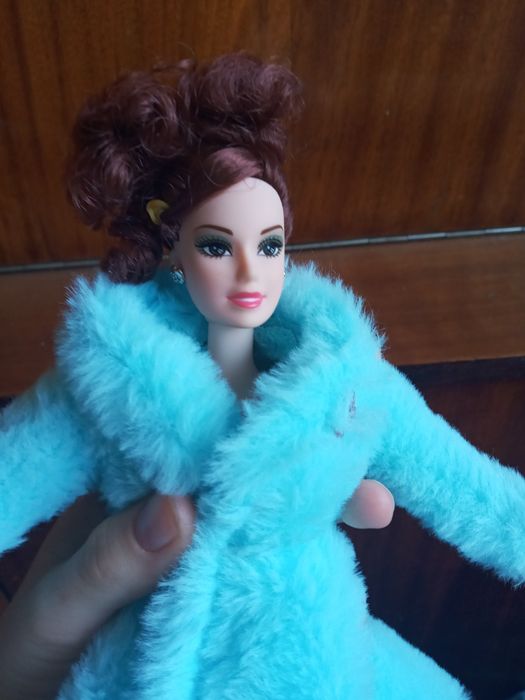 Продам куклу почти новая