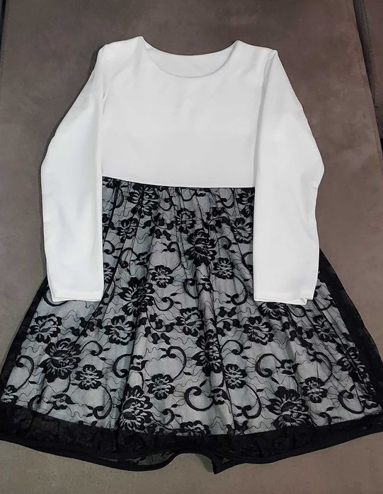 Рокли за 10-11-12 годишна госпожица! Цената е на бройка