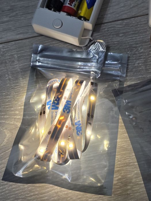 Bandă LED BestLuz cu baterie – 3 bucăți, 1m, Alb Neutru 4000K