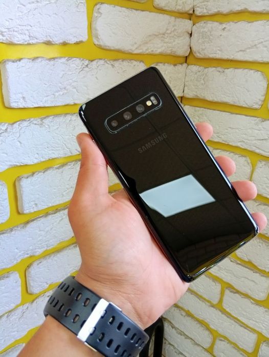 На продажу самсунг S10