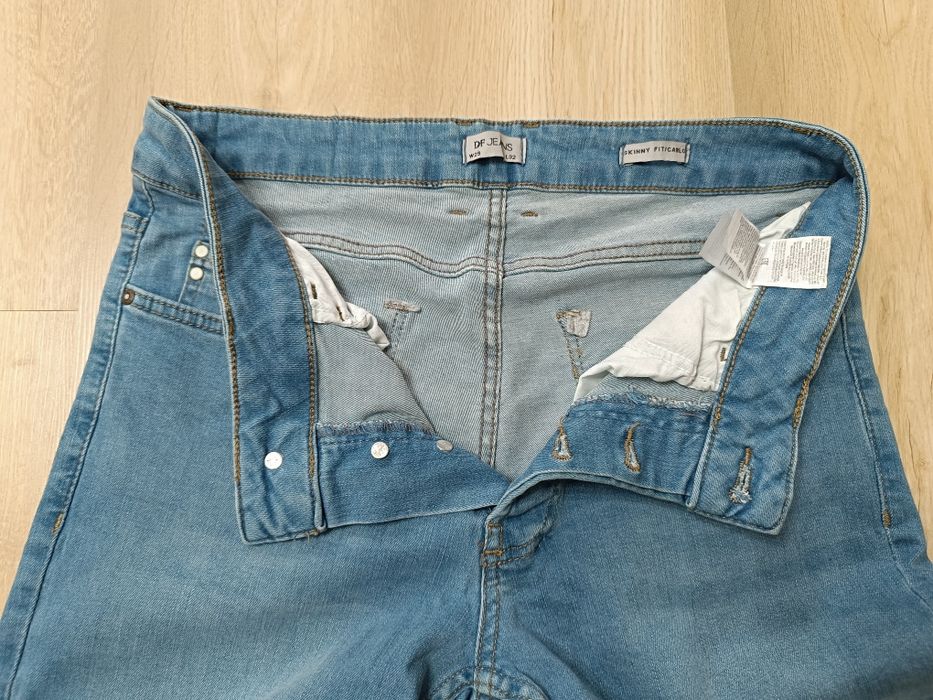 Defacto.  Джинсы на подростка