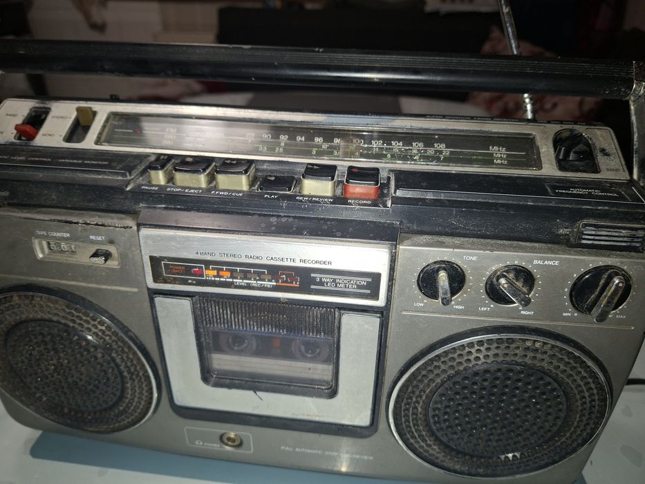Radiocasetofon japonez Aiwa Stereo 906, funcțional, pt. reparat sau colecție