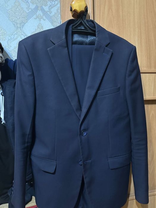 Продам мужские костюмы тройка