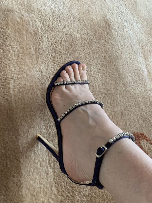 Sandale Chi Chi London cu toc superbe cu strasuri . Sunt noi