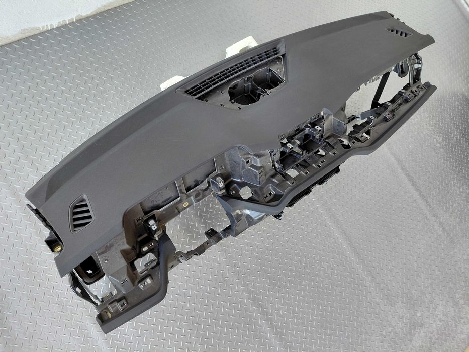 Ново Табло Skoda Kodiaq Шкода Кодиак Черна гума без Head UP