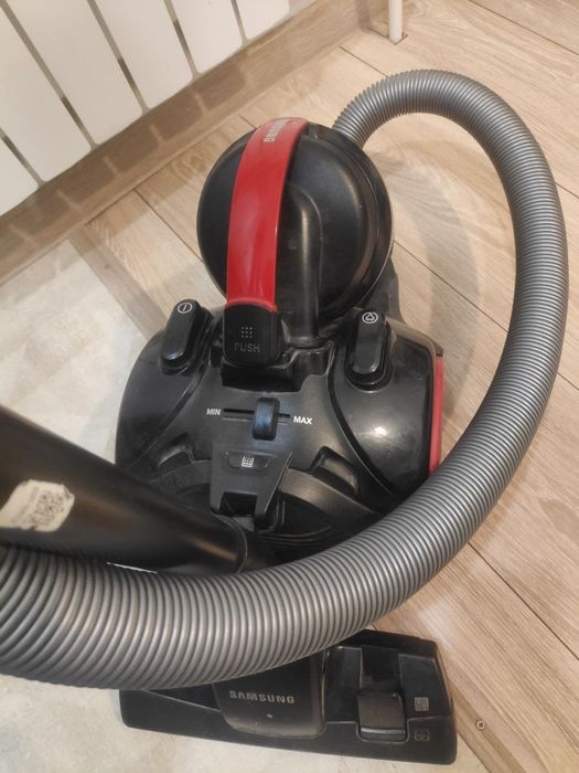 Пылесос марки Samsung (Самсунг) и Philips (Филипс)