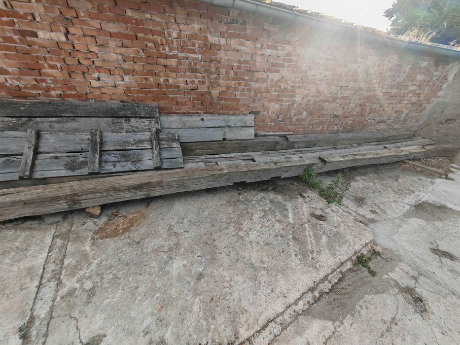 Стари дървени греди