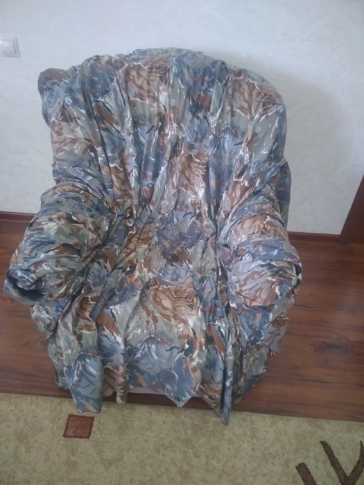 Диван мен екі кресло сатылады