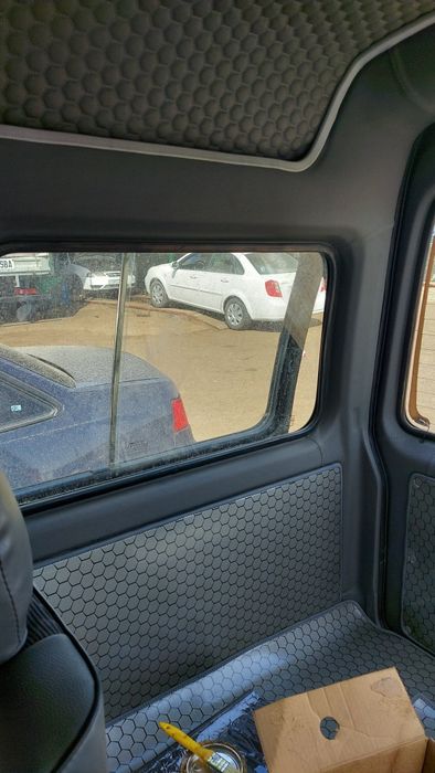 Damas salonniga koja tortish