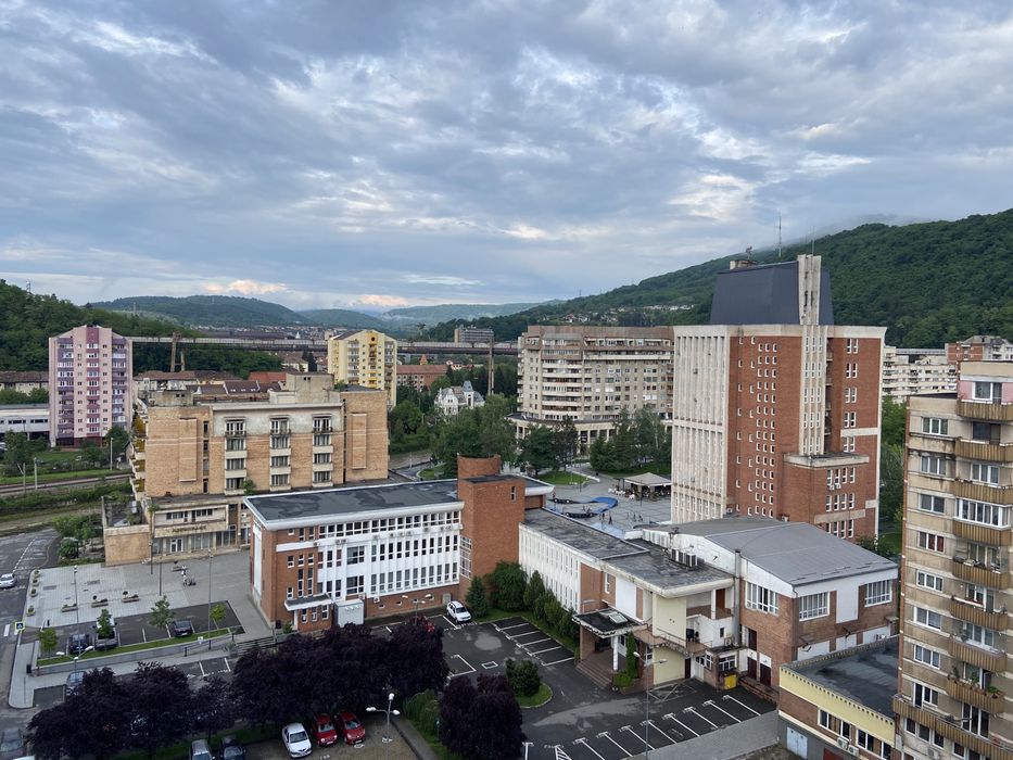 Resita, Centrul Civic. Regim hotelier, ap. cu o camera, 45 m.p.