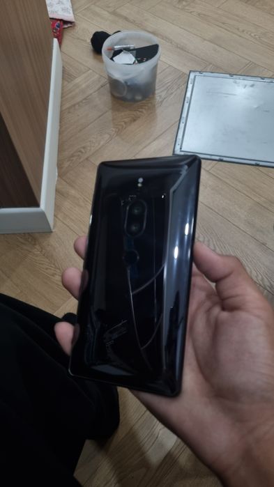 Продам Sony Xperia XZ2 Premium