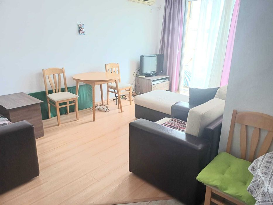 Двустаен обзаведен апартамент в к-с ”Съни Дей 3”