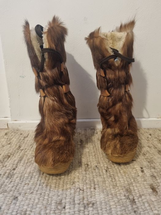 Cizme blana, deosebite, La Mondiale 38