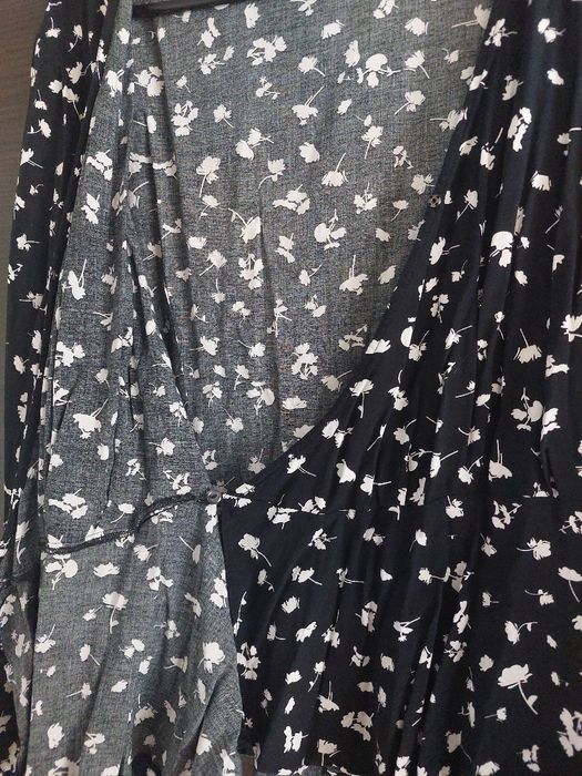 Черна блуза на цветенца