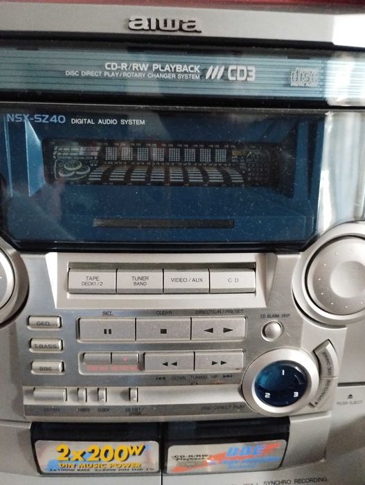 Combina Aiwa  cu 2 boxe perfecta stare de funcționare și2 boxe clasice