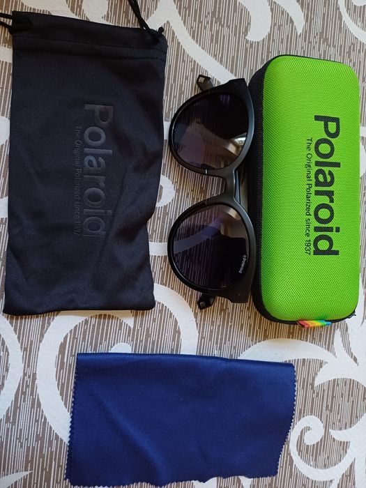 Оригинални слънчеви очила Полароид с кърпичка и калъф