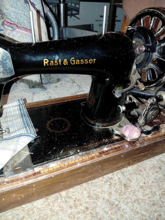 Винтидж Rast & Gasser шевна машина от 40тте на XX век.