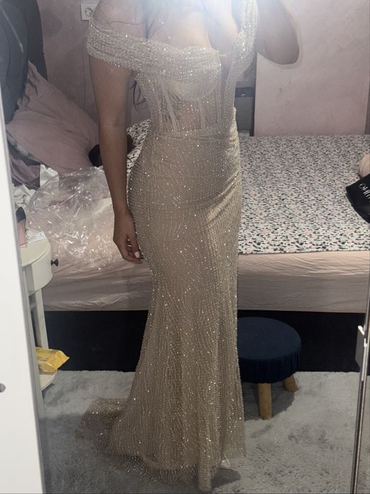 Бляскава бална рокля