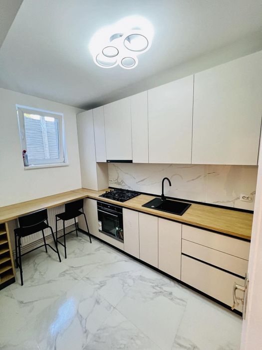 Vând garsoniera de lux zona centrala