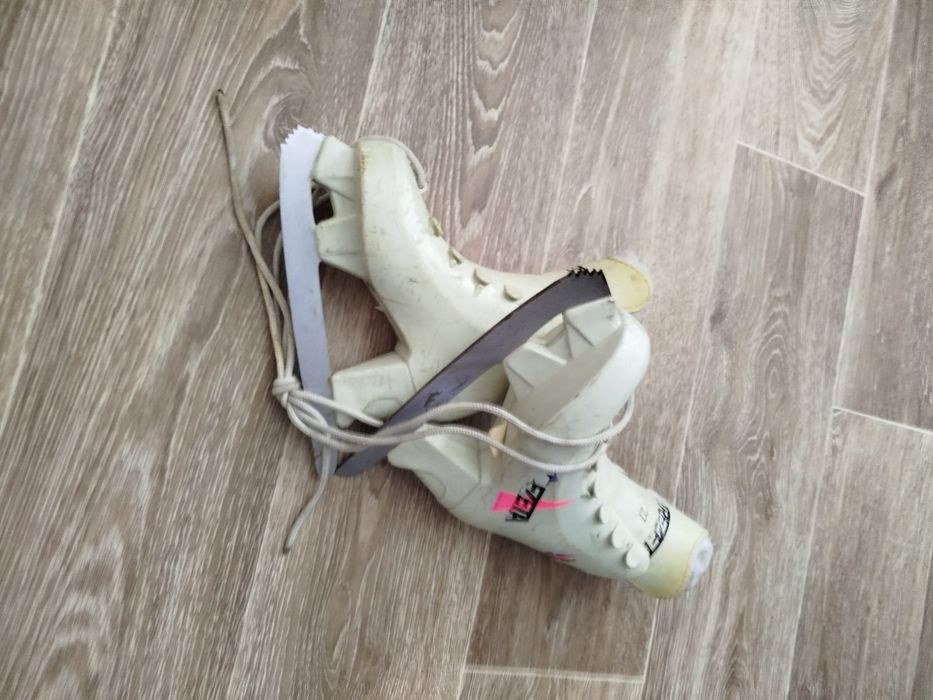 Продам детские коньки 30-32 р.