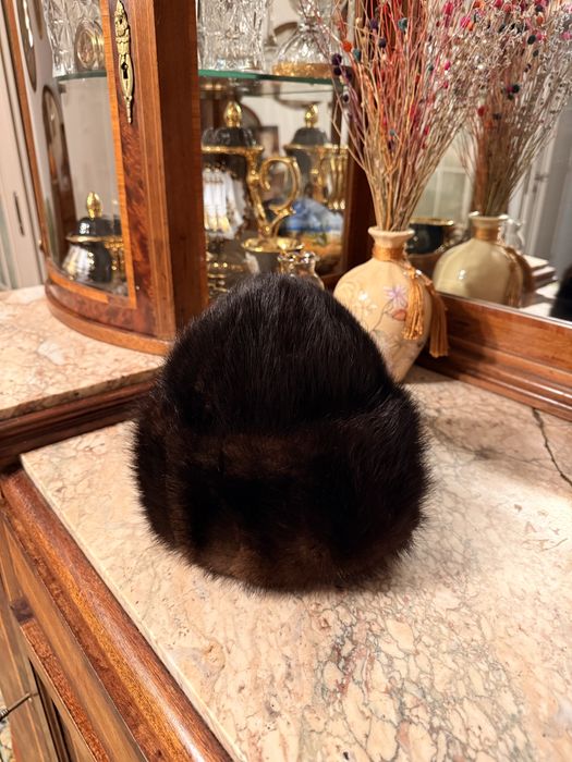 Caciula vizon maro foarte inchis