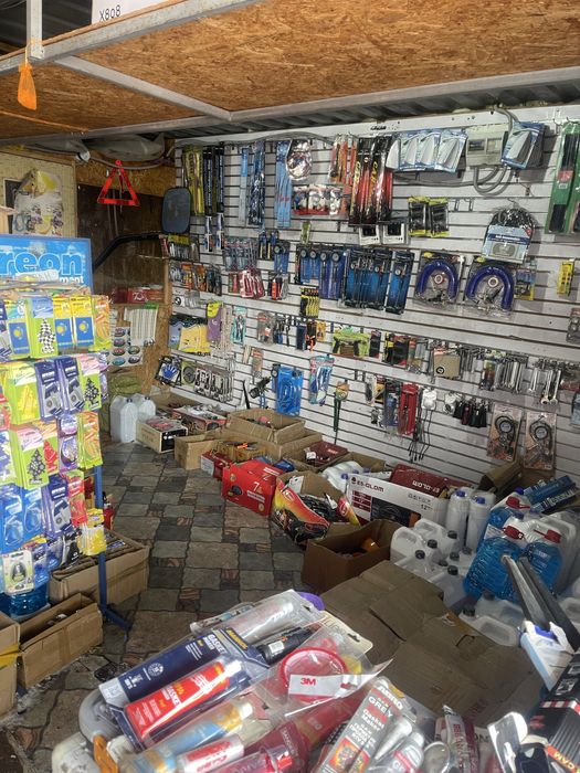 Продам 3 контейнера в ряд вместе с товаром