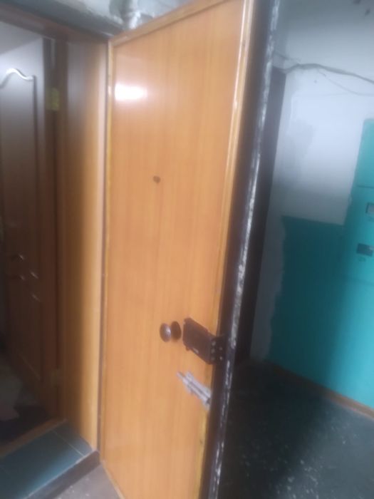 Продам железную дверь