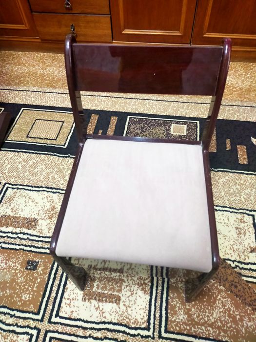 Стульчик маленький мягкий