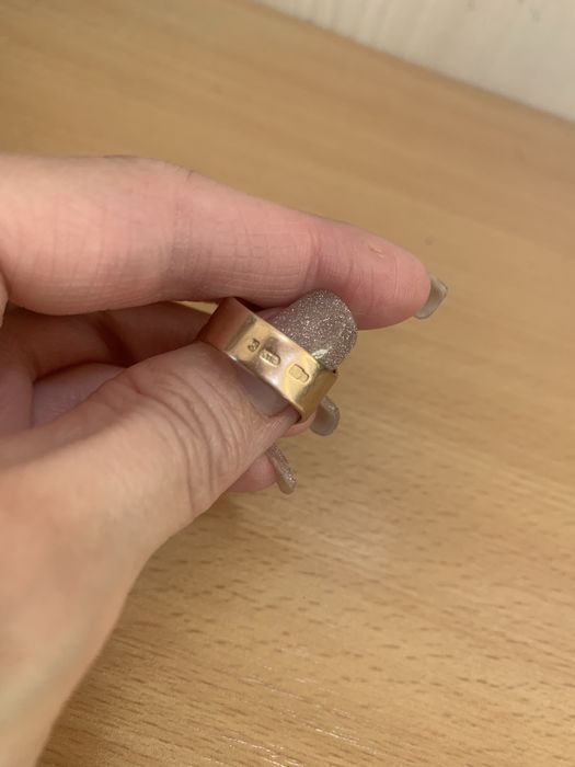 Женский перстень с рубином