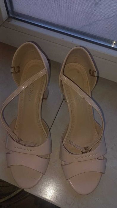 Босоножки женские