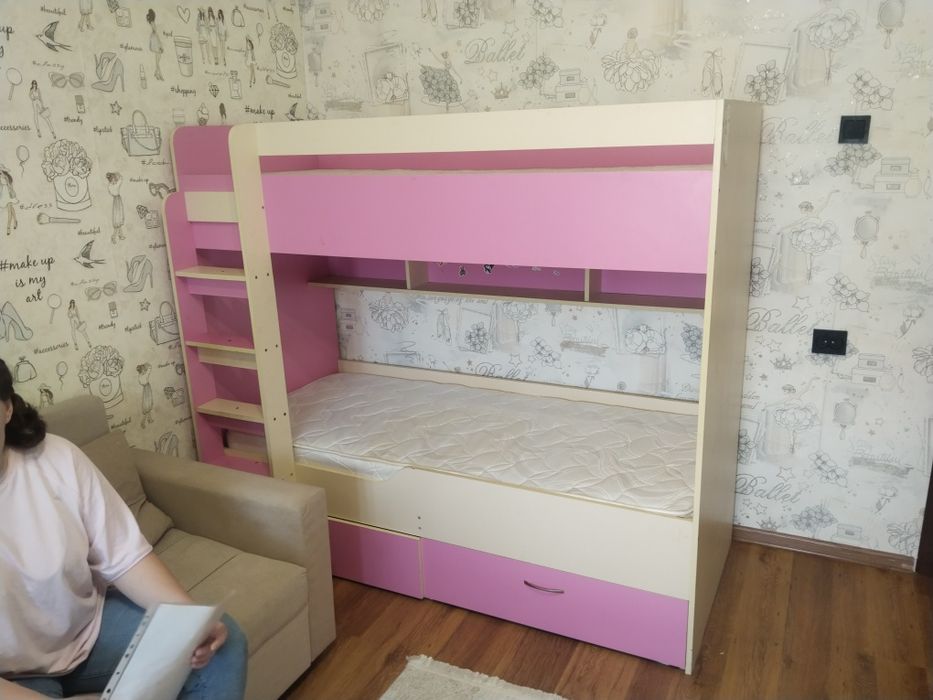 Продам две детские кровати.