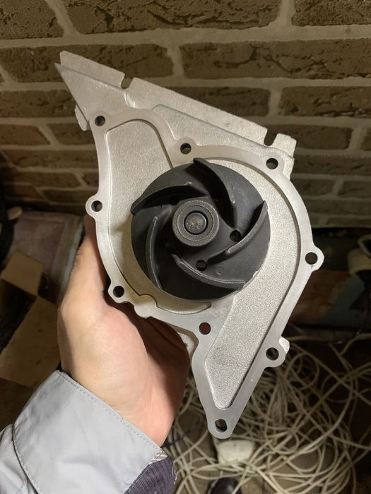 Продам помпу на Touareg