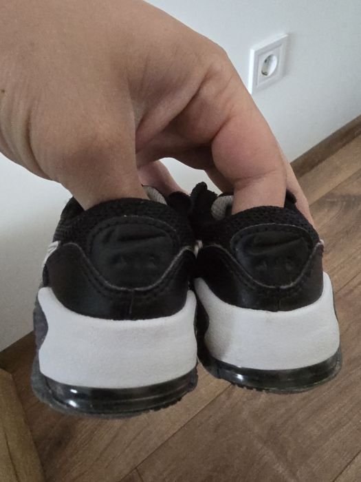Nike air max black and white