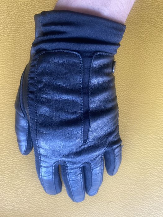 Кожаные перчатки