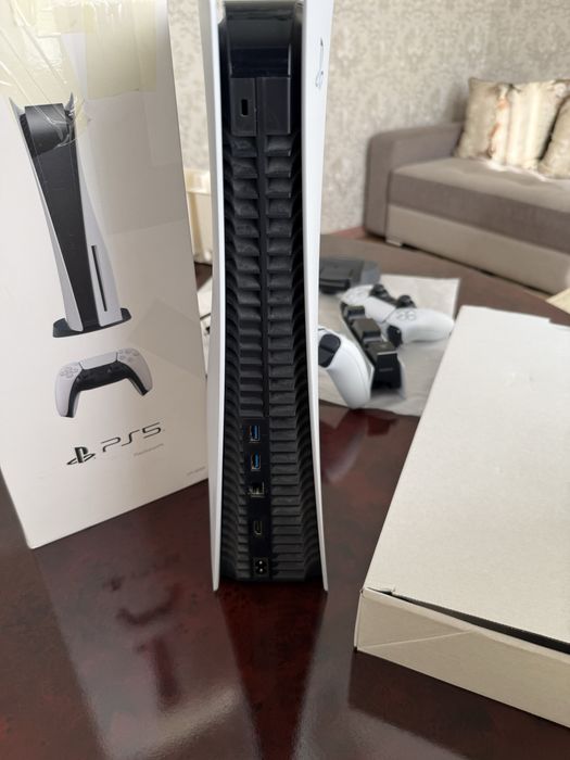 Продам Playstation 5 с дисководом с подпиской и играми