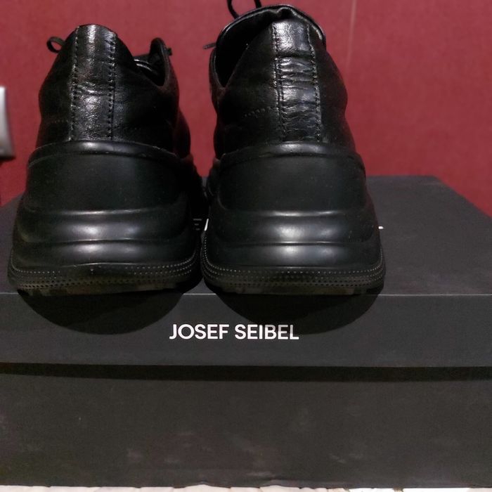 Черни  маратонки от телешка кожа с кристал