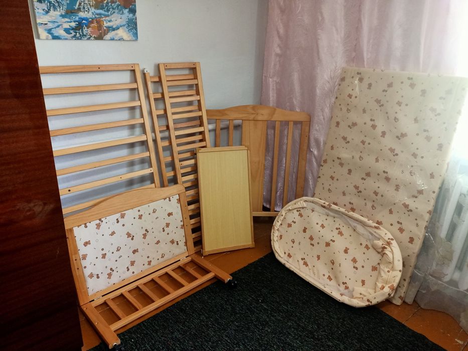 Кроватки и ходунки