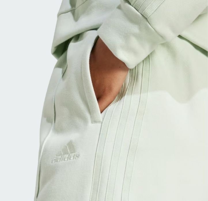 Ново долнище Adidas - Размер S