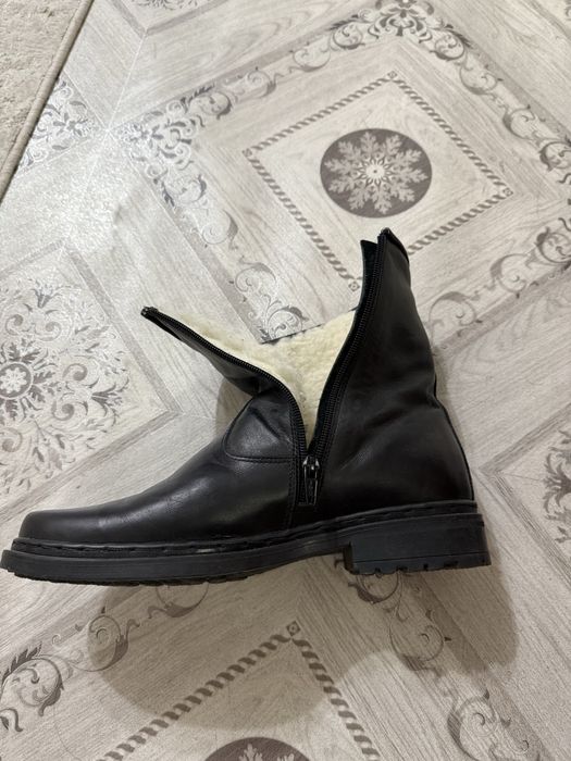 Продам кожанные сапоги