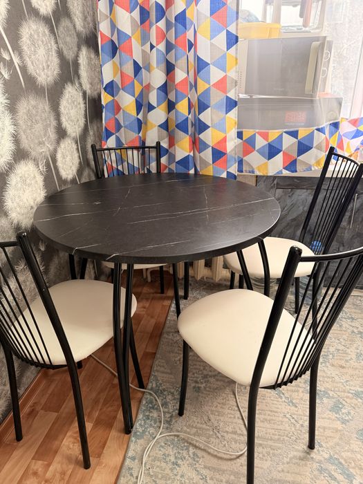 Продам стол со стульями