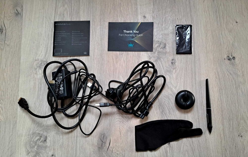 Графичен таблет HUION KAMVAS Pro 20 2019, Pen 8192, 19,5 инча, sRGB