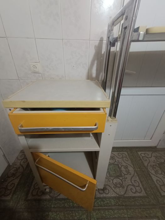 Тумбочка медицинская