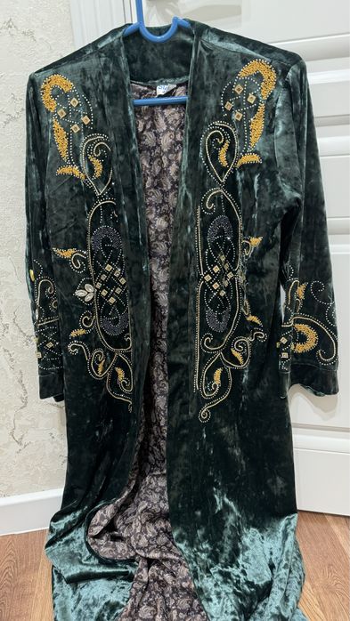 Продается новый Бархатный чапан