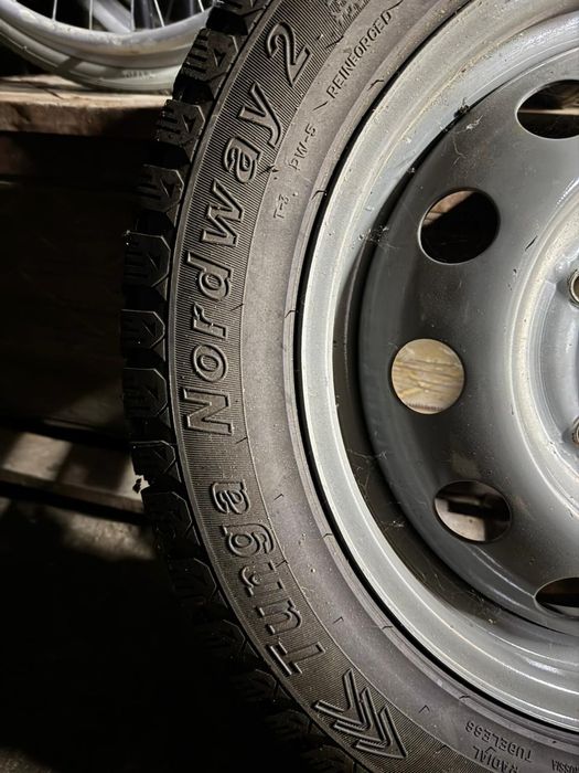 Продаю зимние покрышки